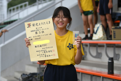 リレーカーニバル大会女子第3位賞状授与後(名前なし)