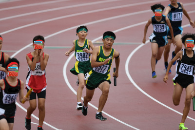リレーカーニバル大会リレー競技中熊田→吉田（加工）